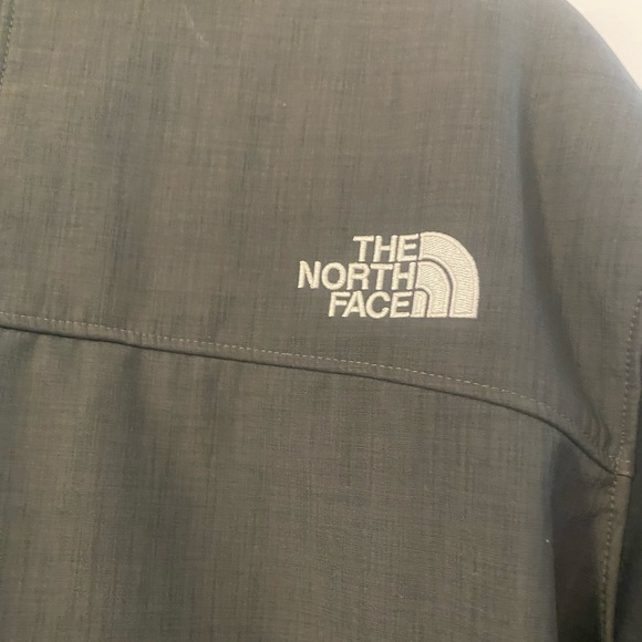 The North Face, Mens Grey&Black Soft Shell with faux fur/fleece lining, Large - Picture 9 of 10